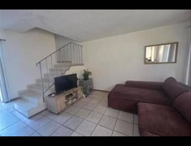 2 BEDROOM TOWNHOUSE FOR SALE IN FREEWAY PARK